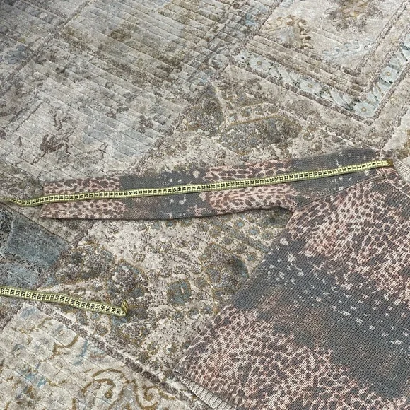 Print Sweater - Picture 7 of 7